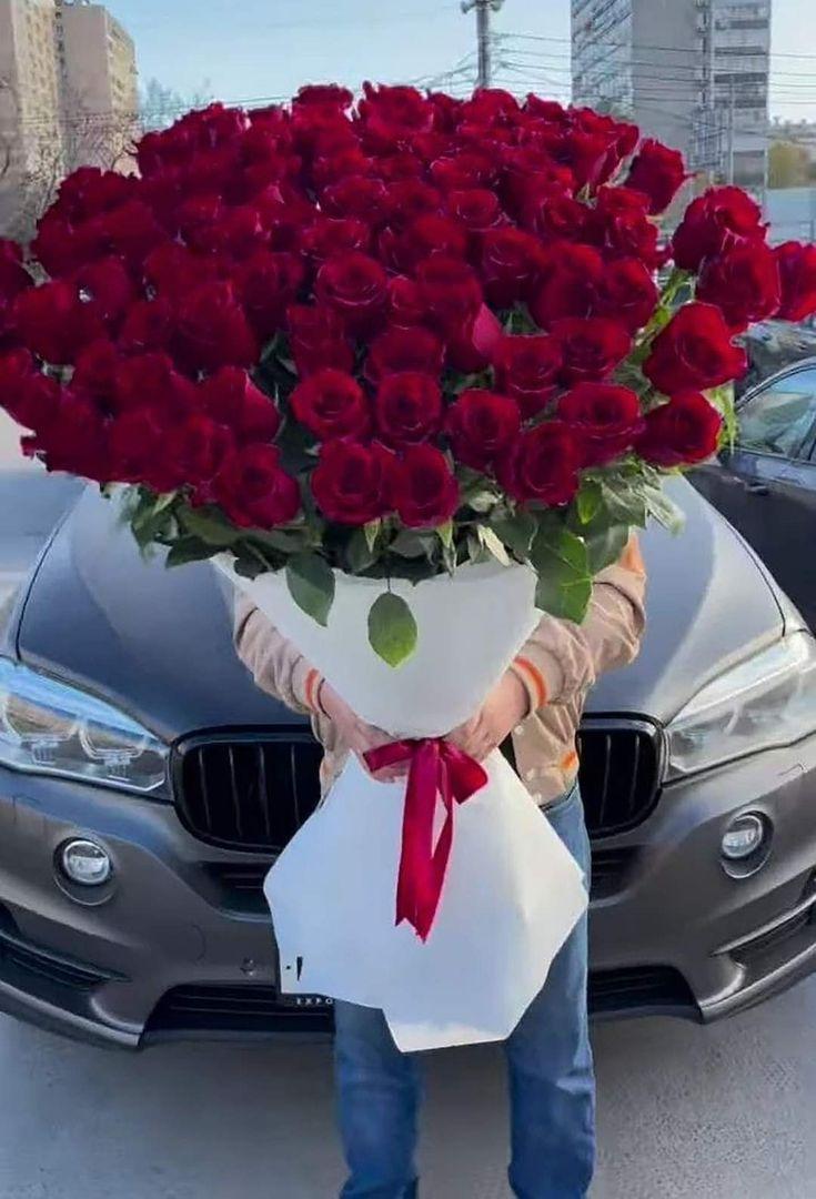 Corporate meeting room with carefully timed floral arrangements that maintain elegance throughout business hours